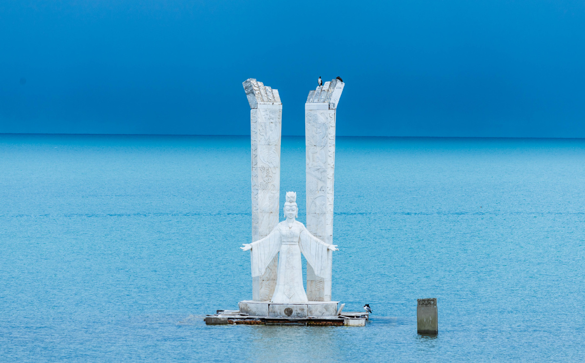 青海湖西王母洞里有个孟咚咚关注