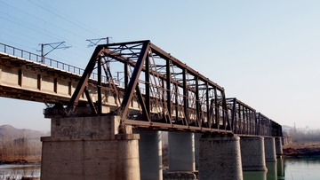 1673754