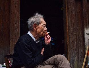 933961
