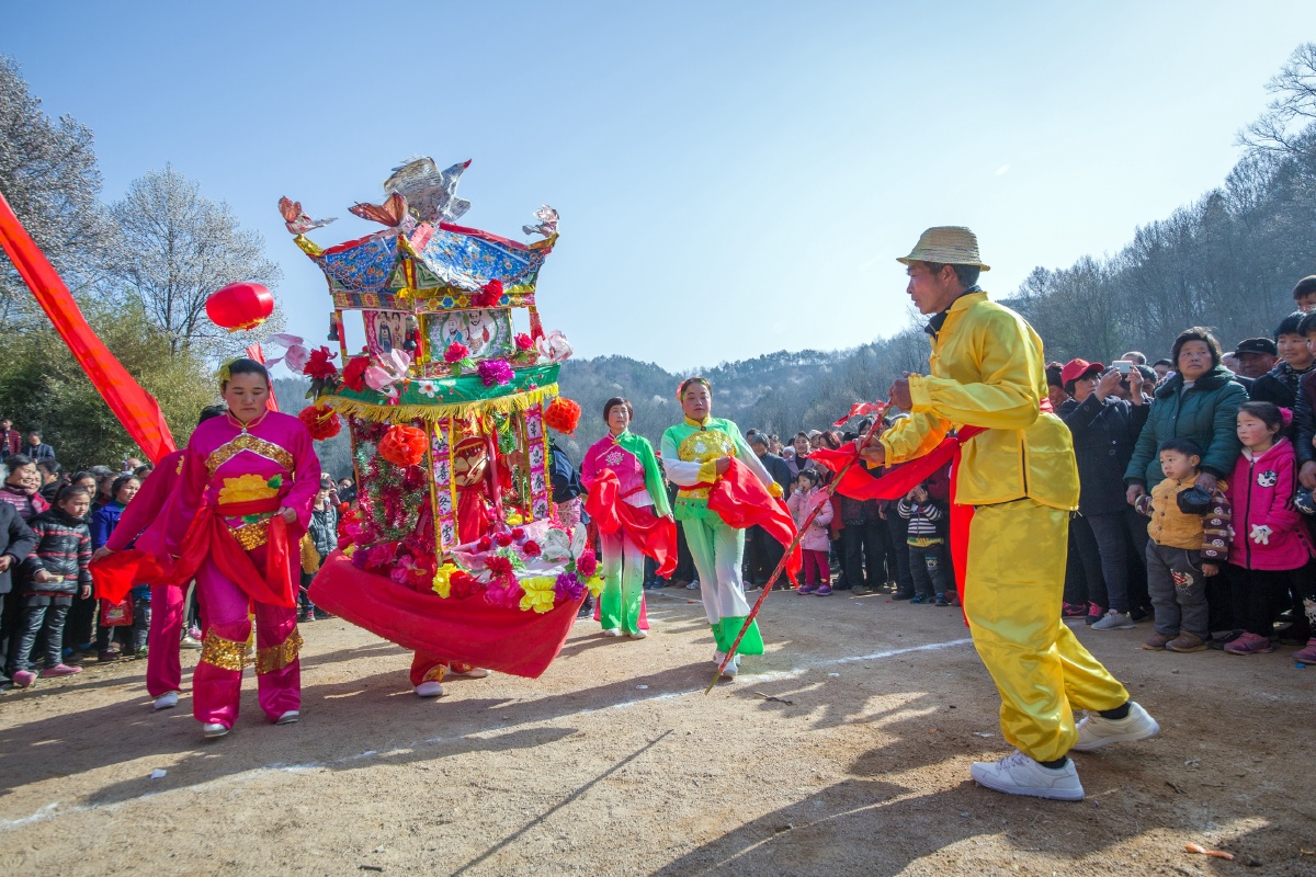 正月里来走旱船