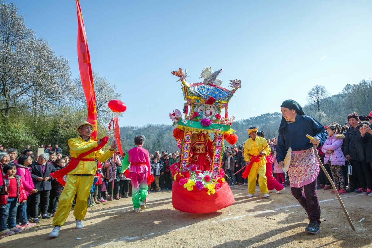 正月里来走旱船