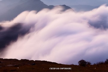 牛背山云瀑
