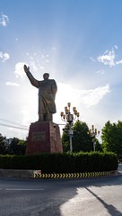 秦机毛主席铜像1
