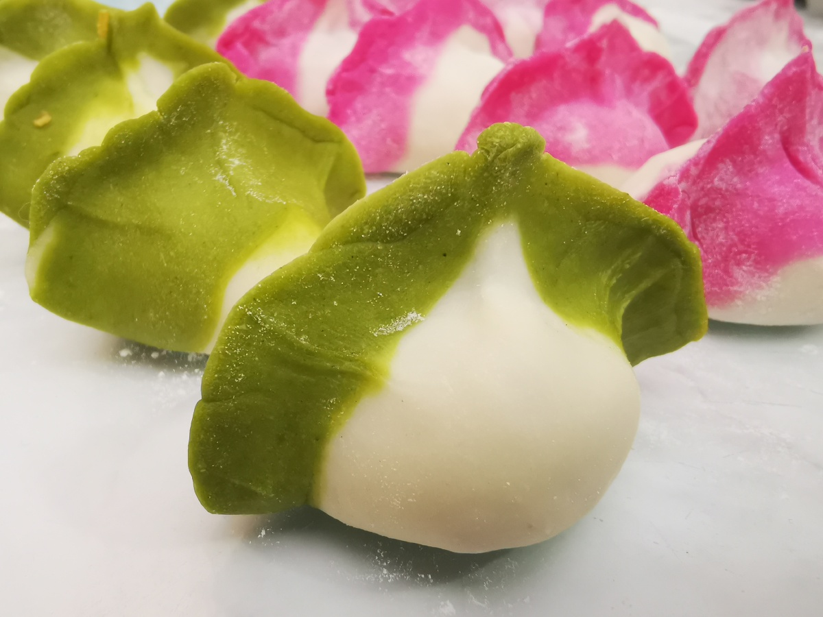 彩色果蔬汁饺子生活越来越好就要吃的开心点