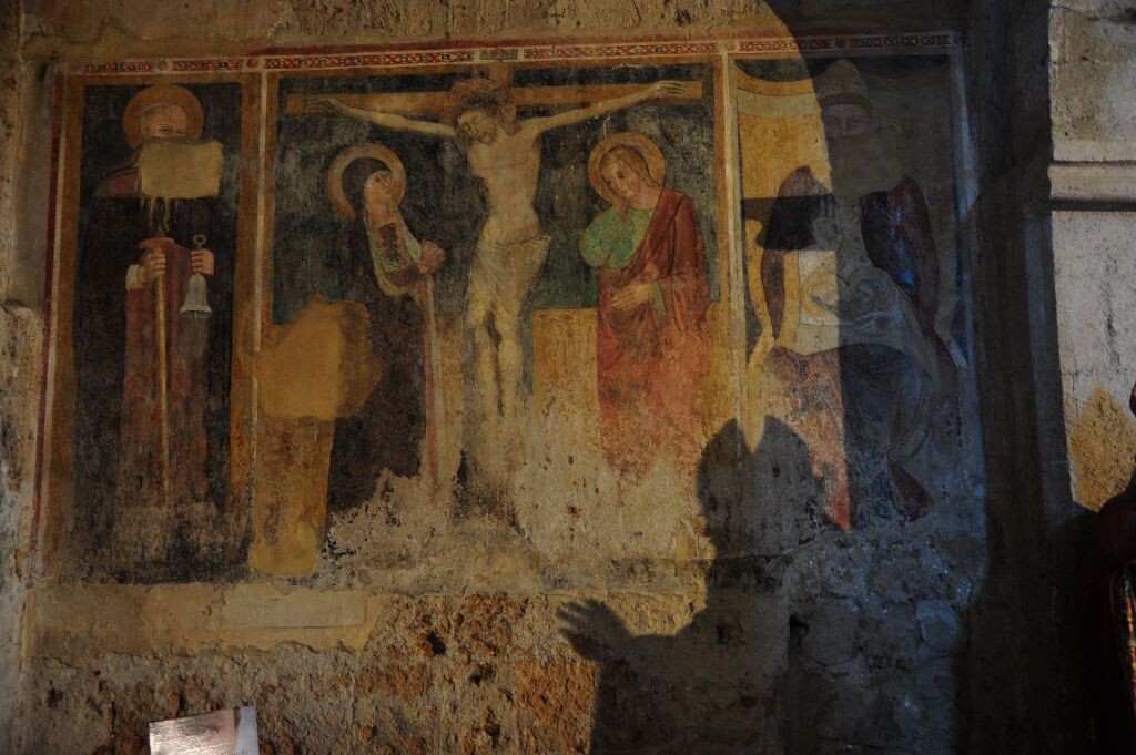 湿壁画与僧侣<br />
位于托斯卡纳南部的伦特河谷的小镇Sovana的Santa Maria Maggiore教堂中的壁画。
