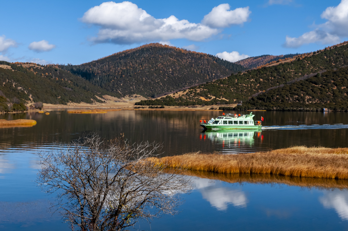 普达措国家公园属都湖