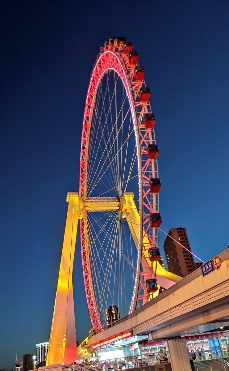 色彩摩轮天津海河摩天轮2021年8月27日小米k30