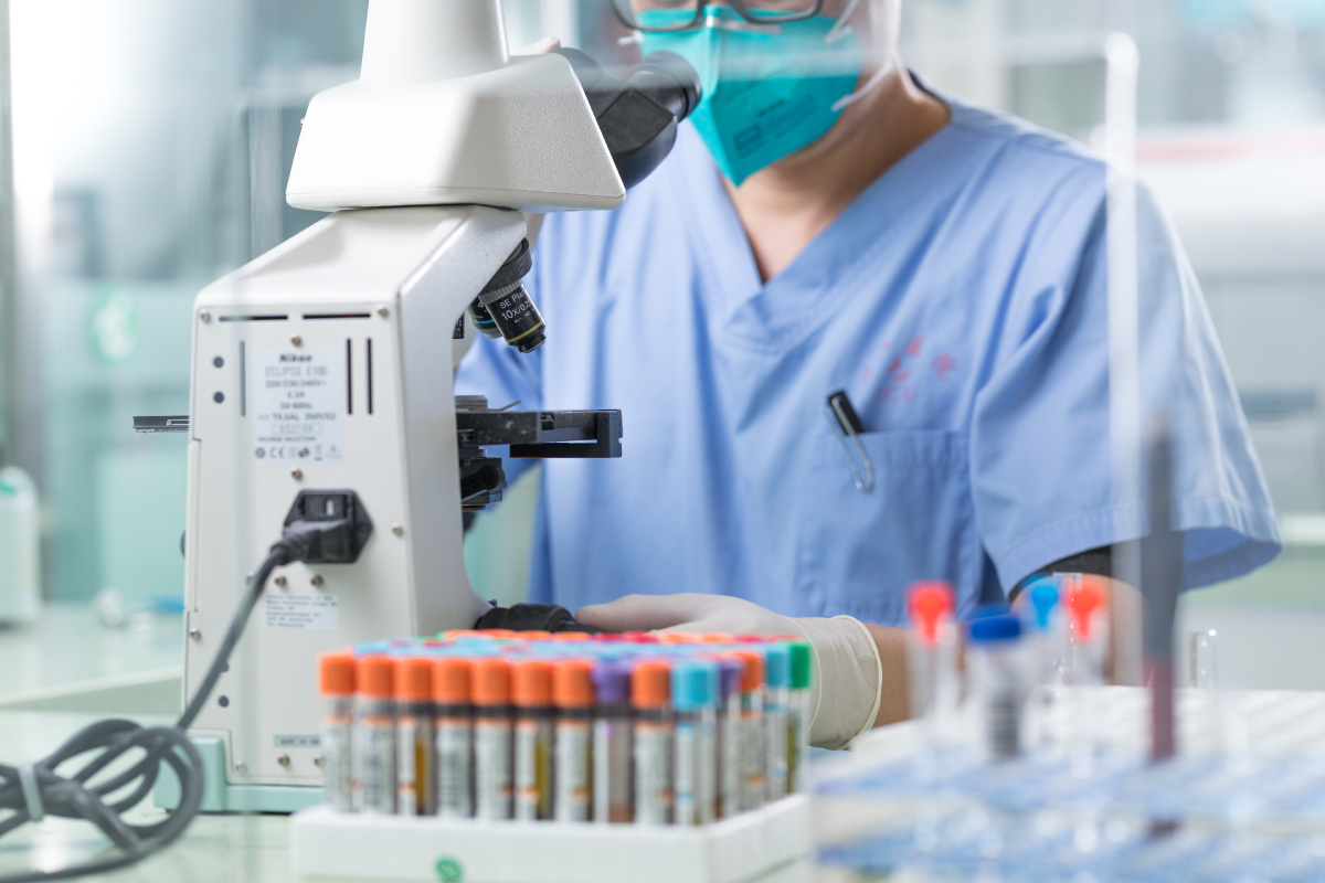 重症监护室抢救室化验室医生素材