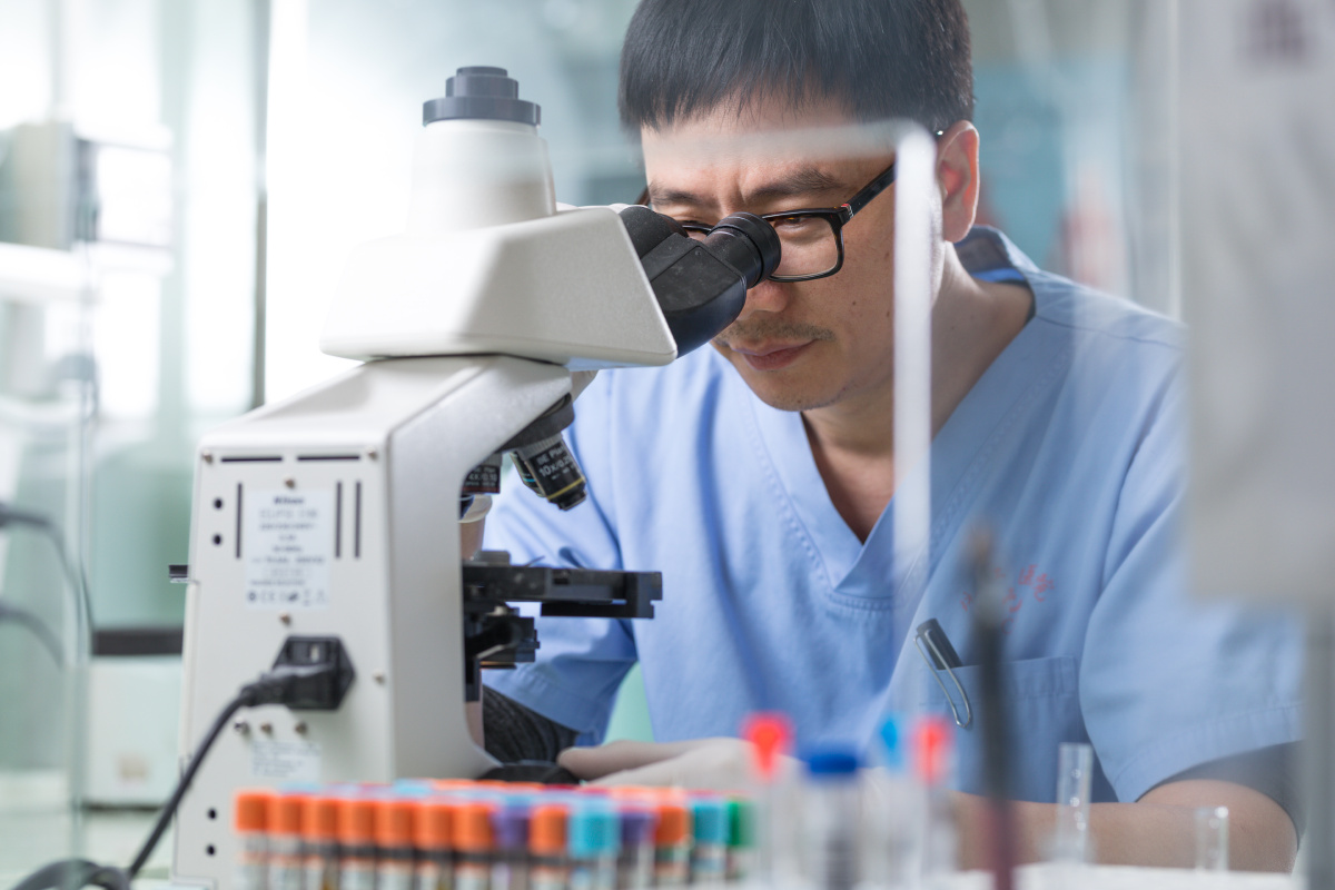 重症监护室抢救室化验室医生素材