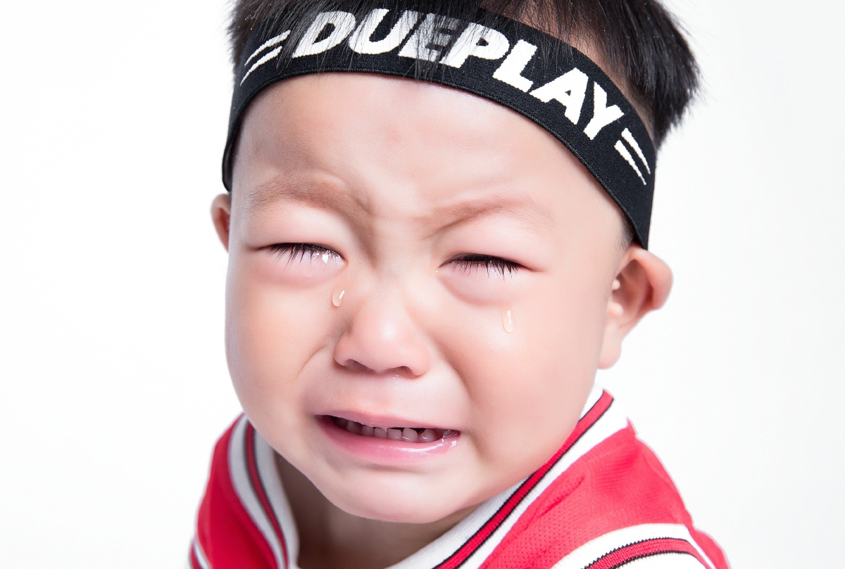 一直笑的是橱窗里的娃娃,有哭有笑的才是孩子.