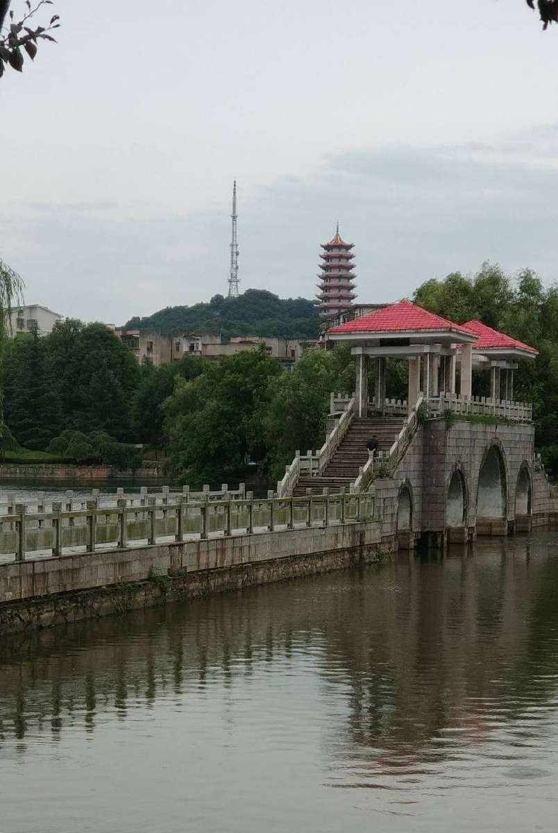 银城秀峰湖同心桥