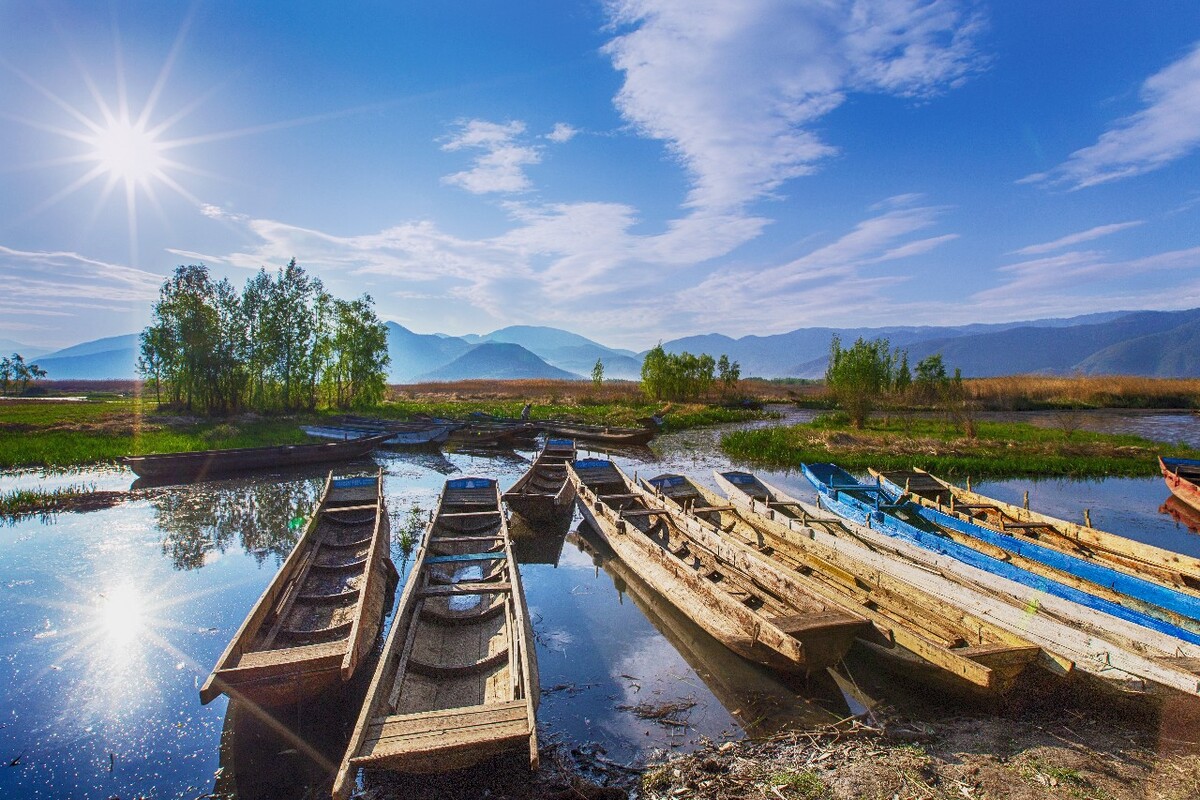 泸沽湖清晨，如梦如画