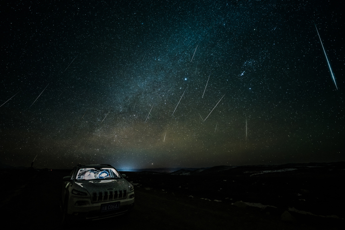 2020年的双子座流星雨于12月14日凌晨拍摄于四川甘孜曲莫贡照片为21张