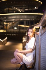 430989