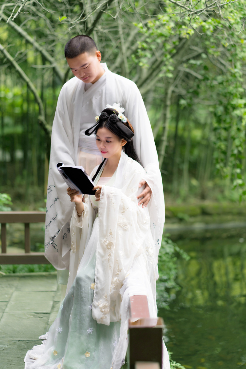 棚拍汉服结婚照