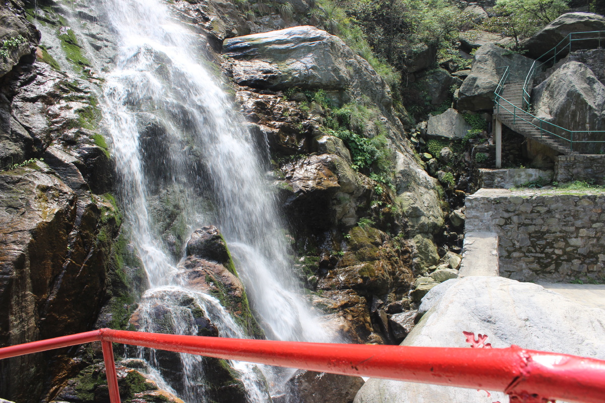 石门山涧瀑布 br />