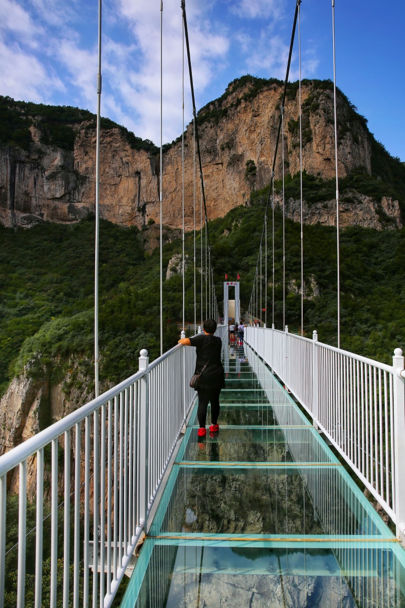 玻璃吊桥拍摄于河北省邢台市信都区云梦山景区