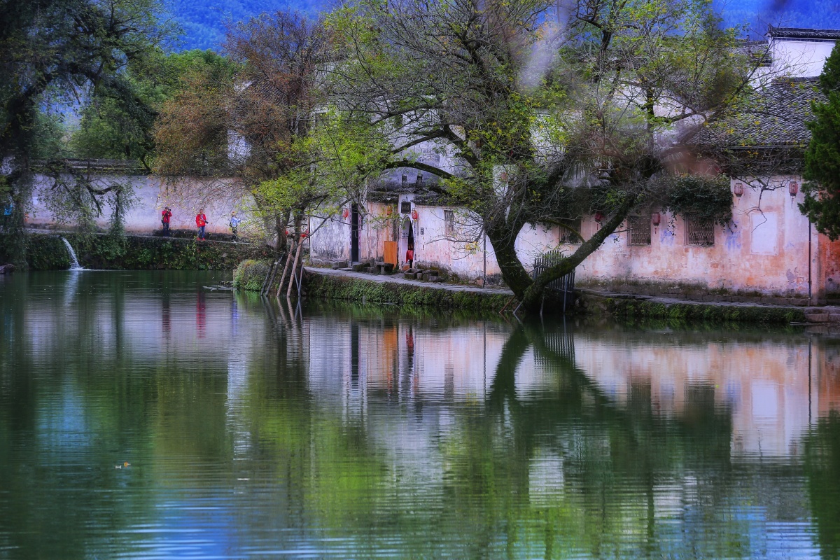 画中游拍摄于安徽黟县宏村风景区