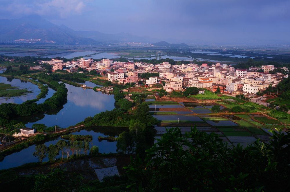 风景如画的小村庄<br />
汕尾，海边，这样风光旖旎的村庄比比皆是。