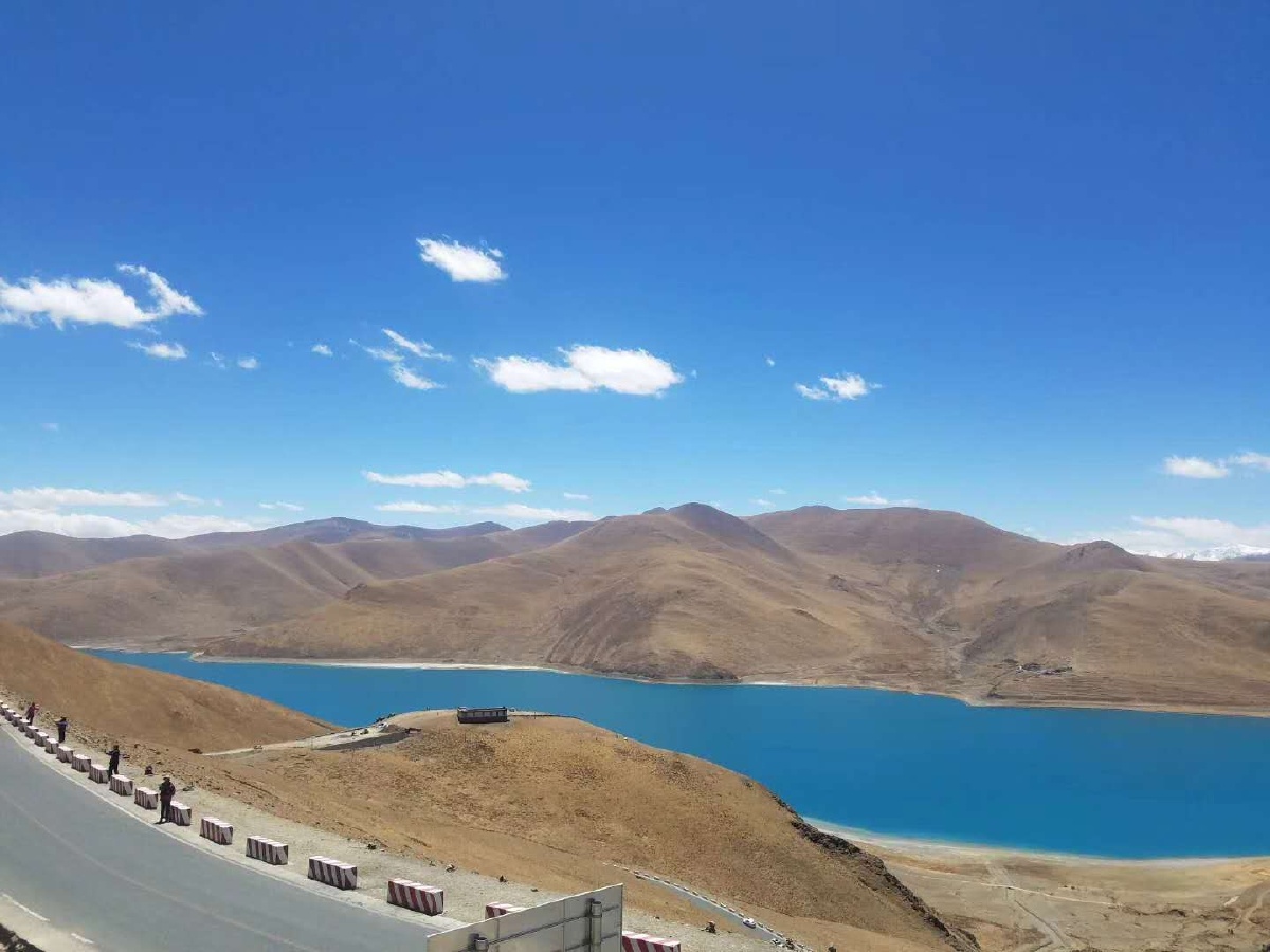 山南羊卓雍措羊湖观景台