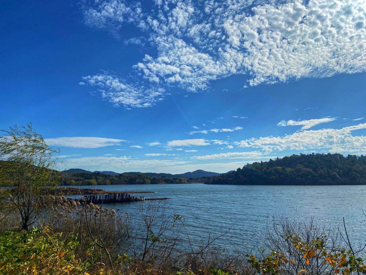 深秋的大溪水库大气之美