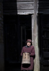 阳光下的老奶奶