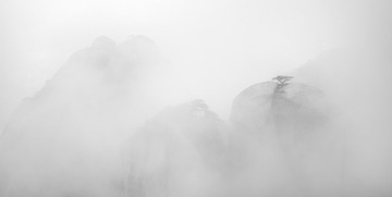 山色空朦