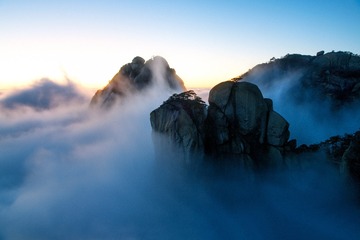 天柱山东关之晨