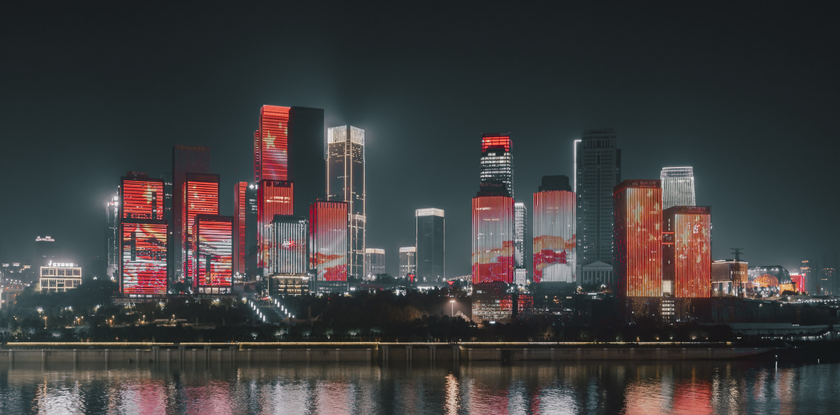 为庆祝新中国成立70周年,重庆cbd的灯光秀