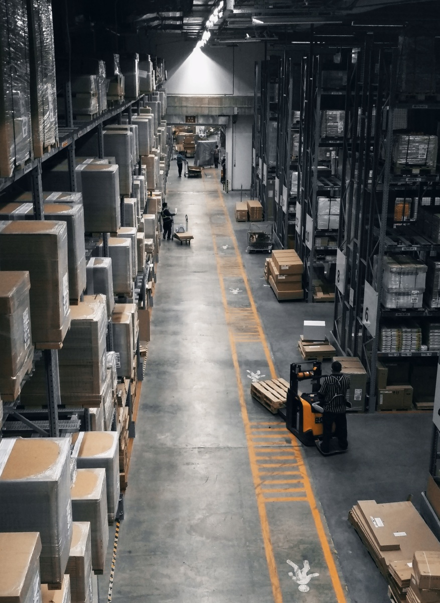 宜家家居与货仓