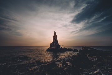 590