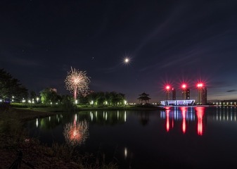 554907