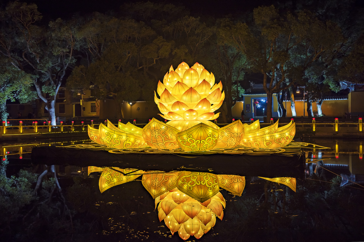 元宵供灯祈福,愿肺炎消除,国泰民安