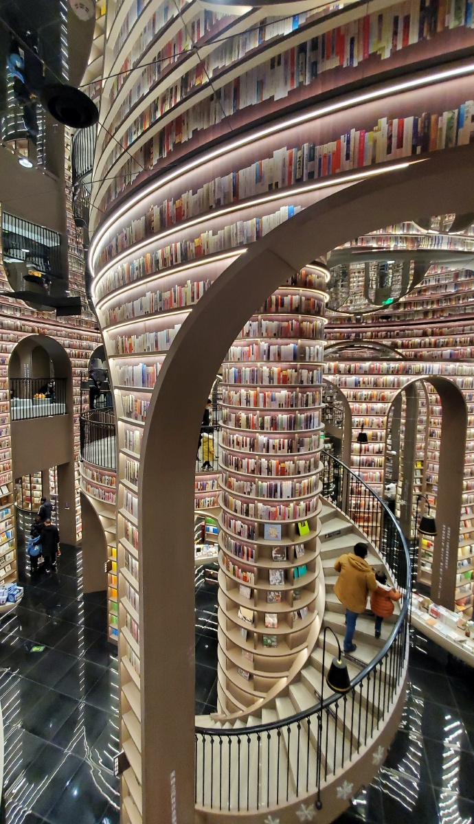 构图摄于成都都江堰网红书店