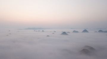 “群山之上的云海”拍摄于：贵州黔南荔波县水架山的山顶