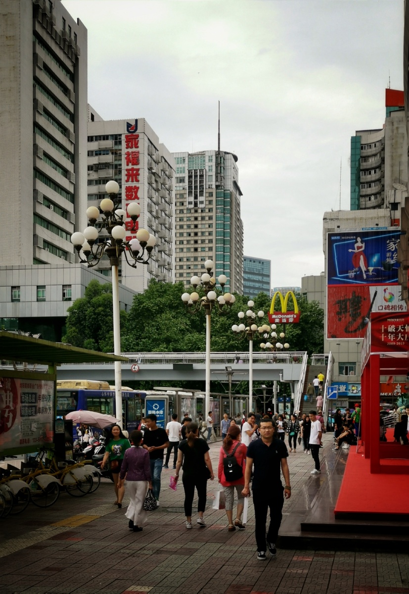 利用在四川绵阳转飞机的空余时间拍下绵阳市区的几张相片