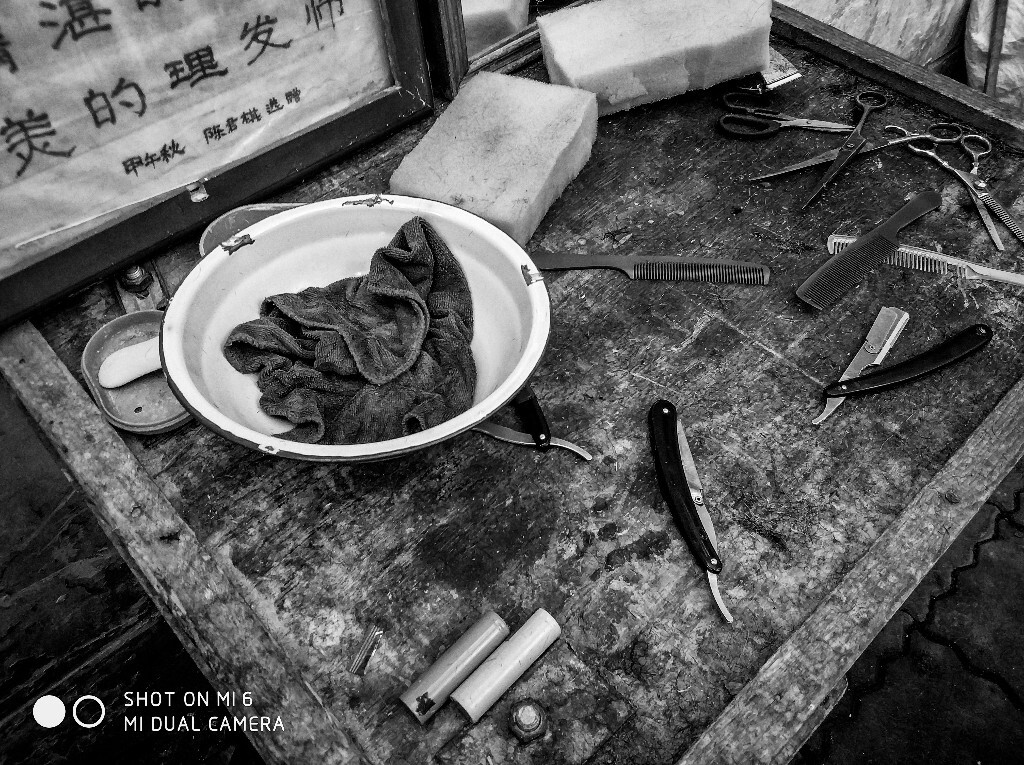 理发工具的另一部分