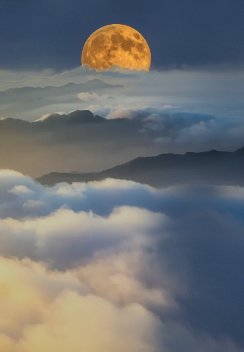 云海圆月