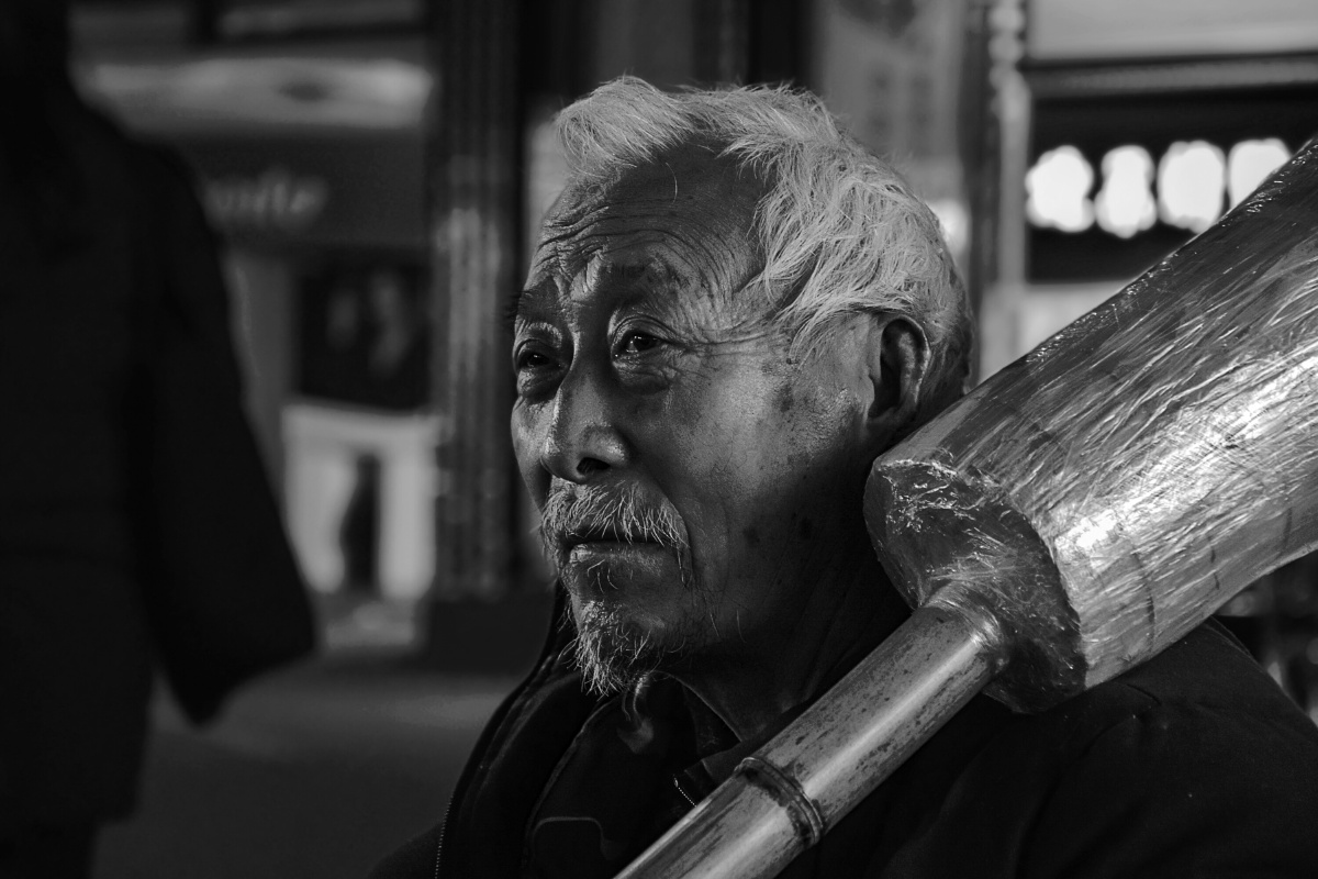 卖冰糖葫芦的老人