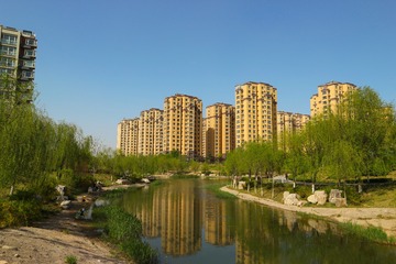绿水高楼
