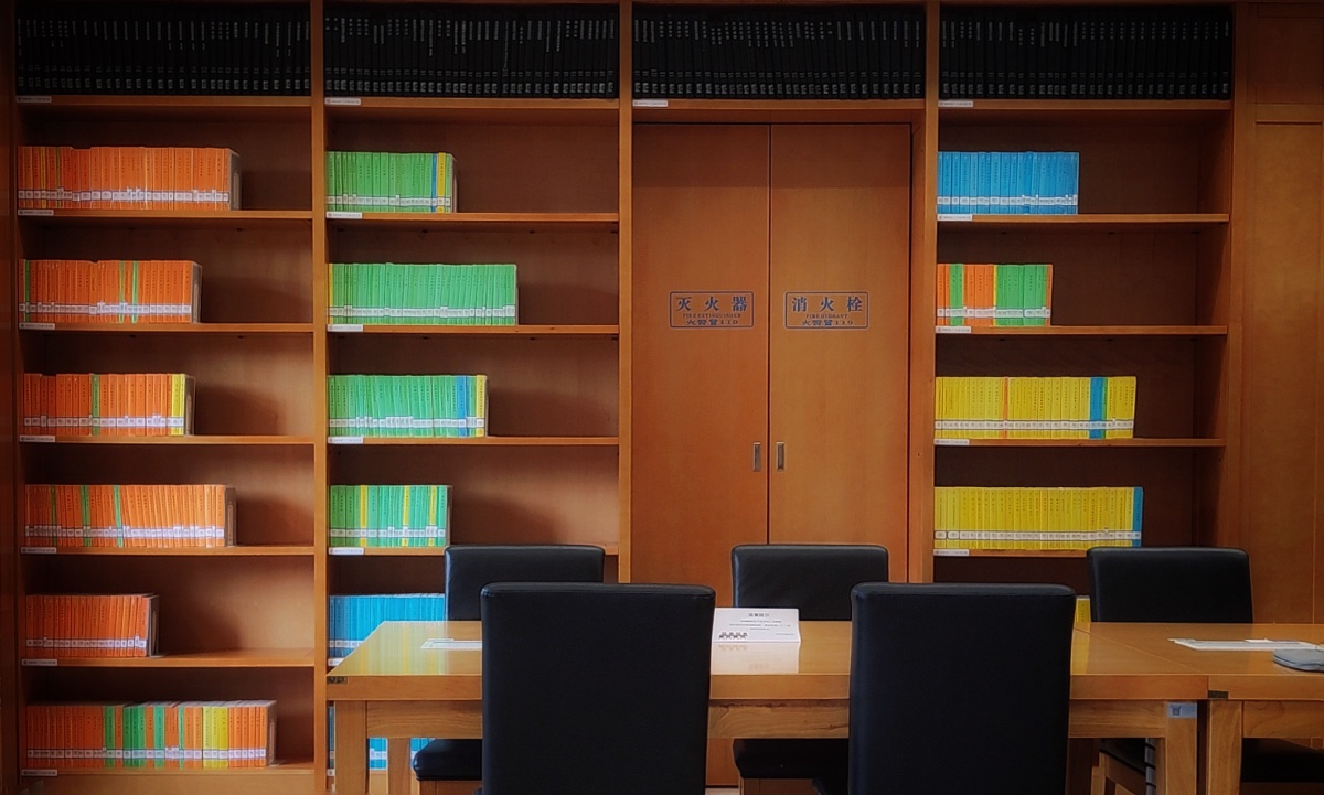 舟山校区图书馆一角