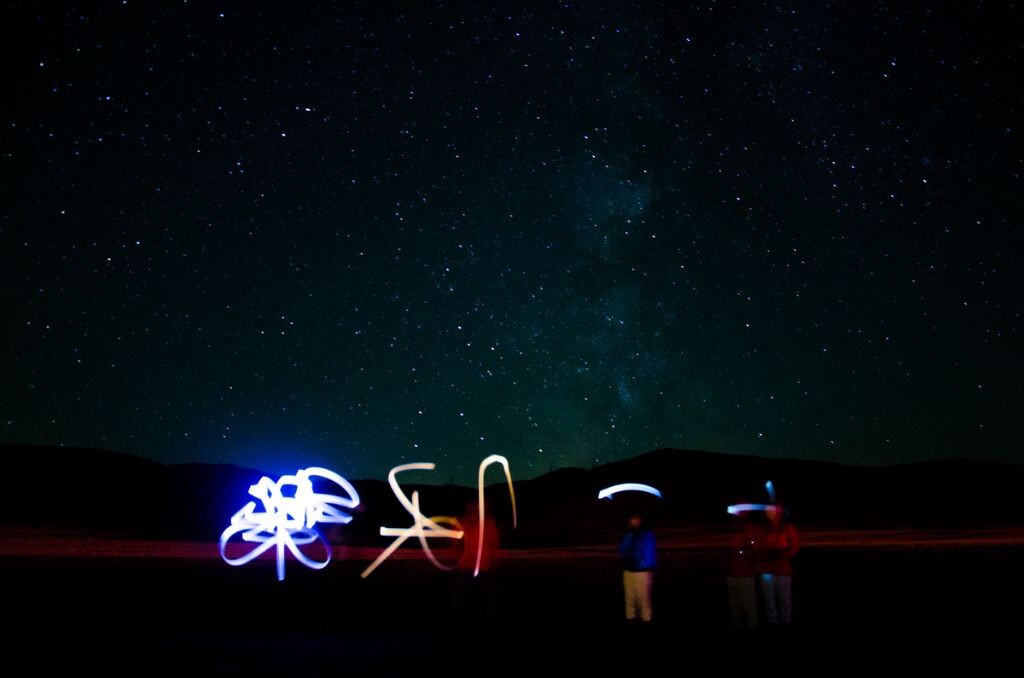 十一骑行坝上，完美的星夜天空！祝大家“十一快乐”的一张图！