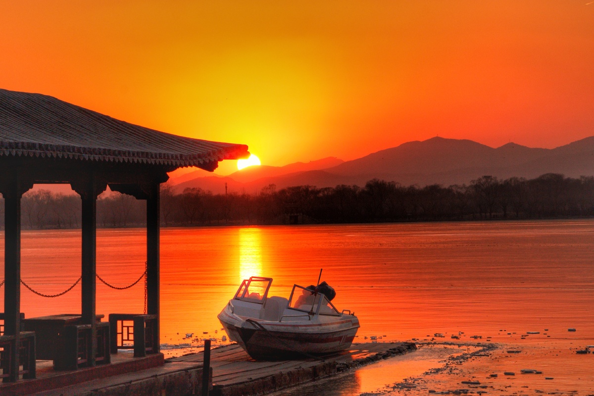 夕阳下的颐和园