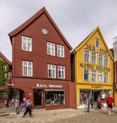 156131