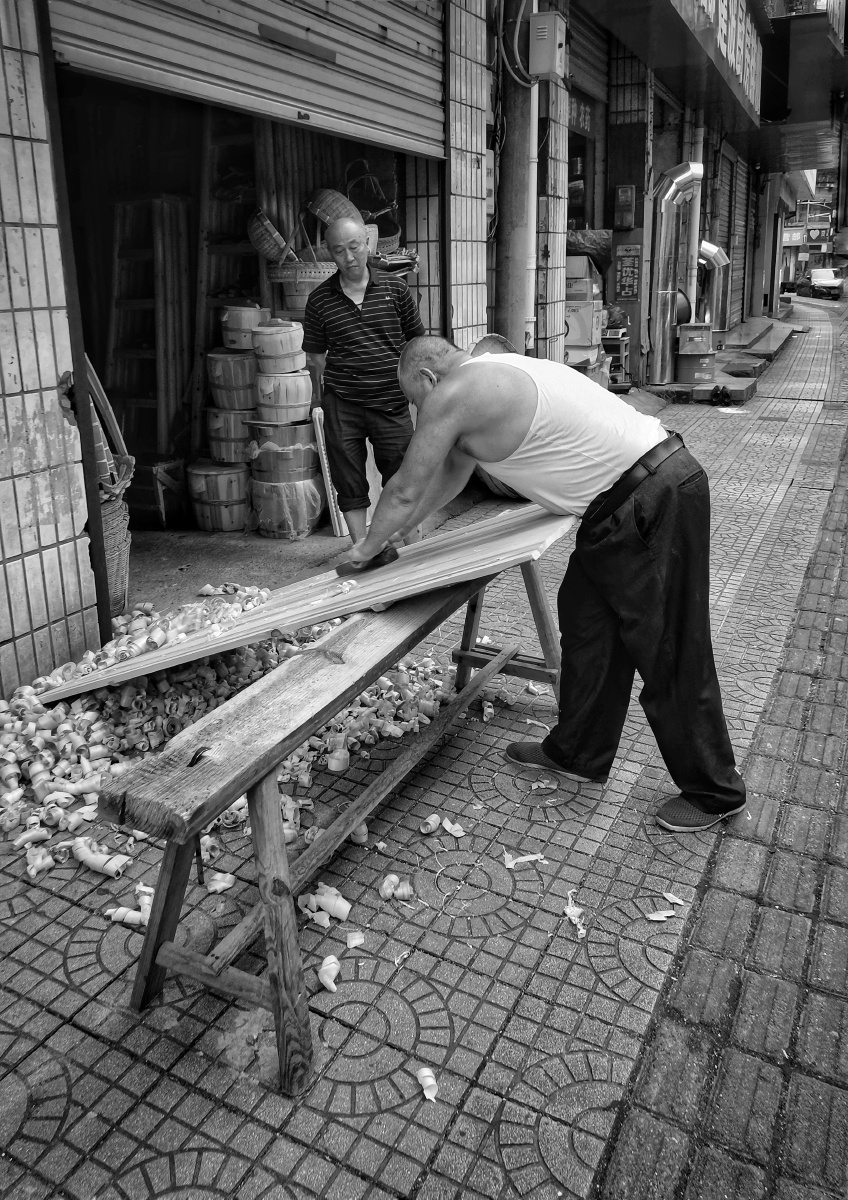 手机街头拍摄木匠活