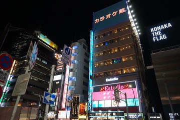 975771