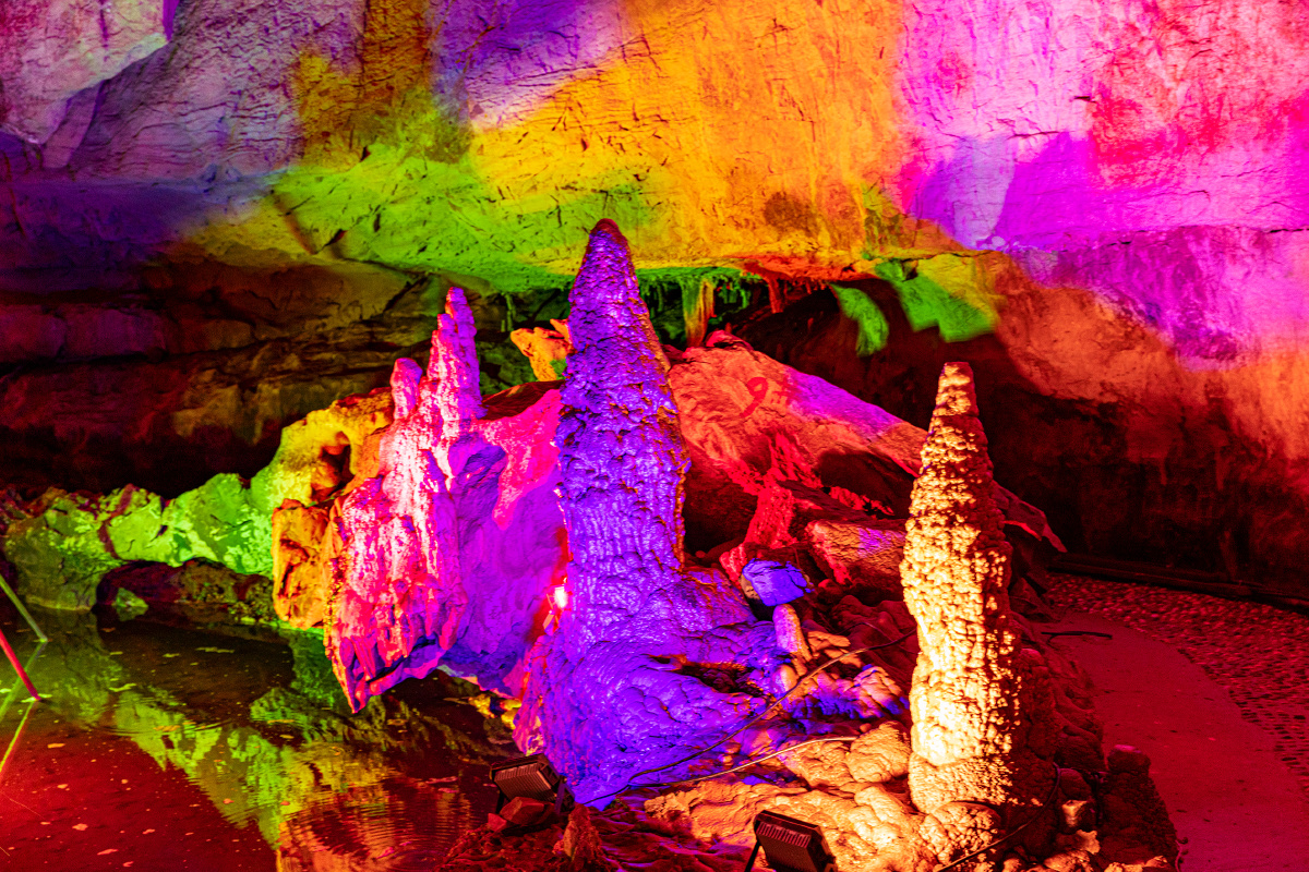 万年神农洞瑰丽无比的洞中世界