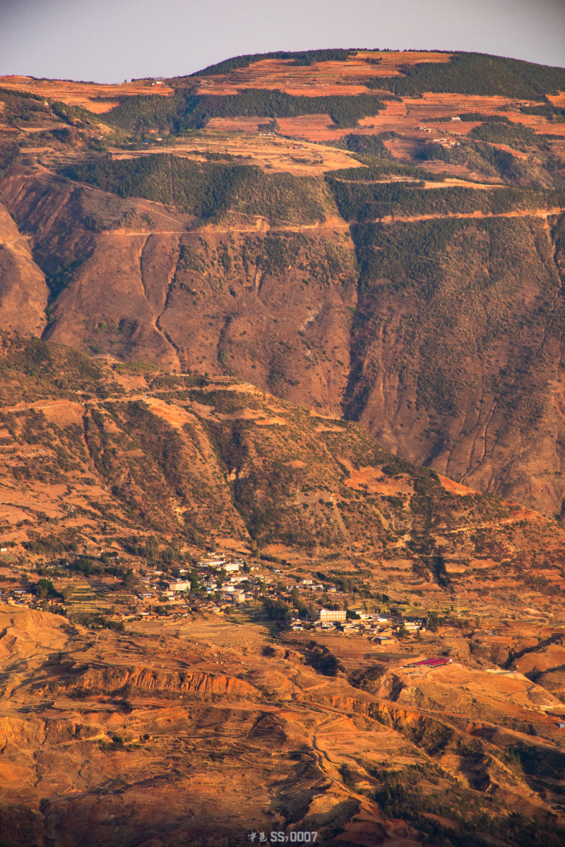 川滇交界地带的金沙江干热河谷没有冬春只有雨季和旱季在全国上下春暖