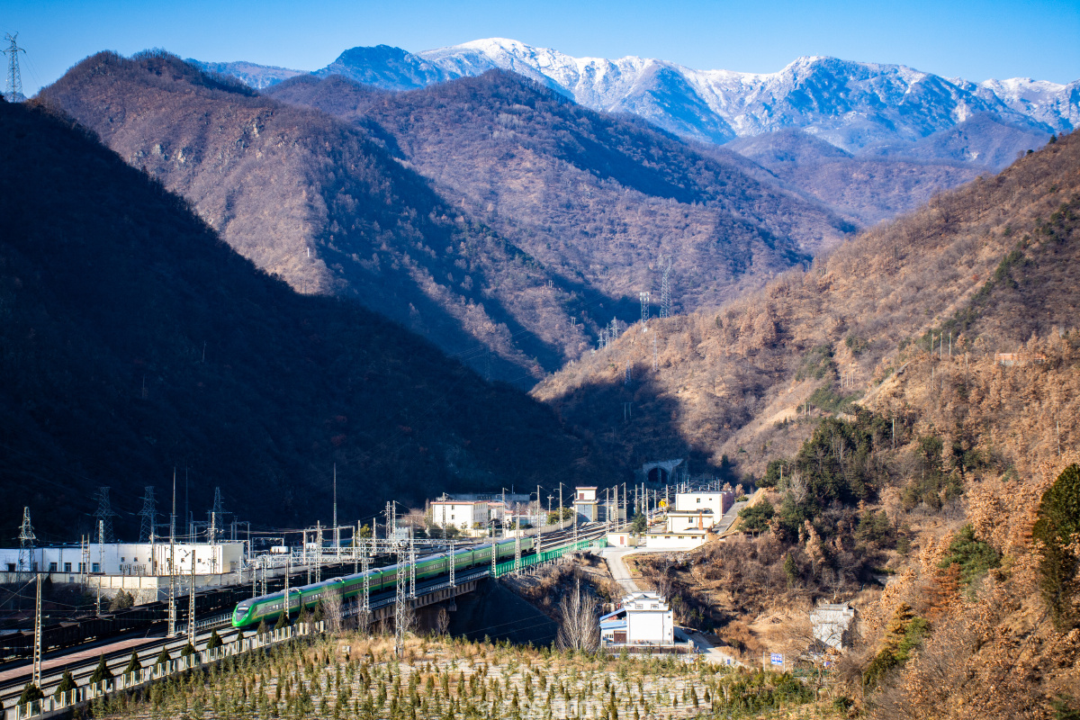 终南山下秦岭南北西康铁路