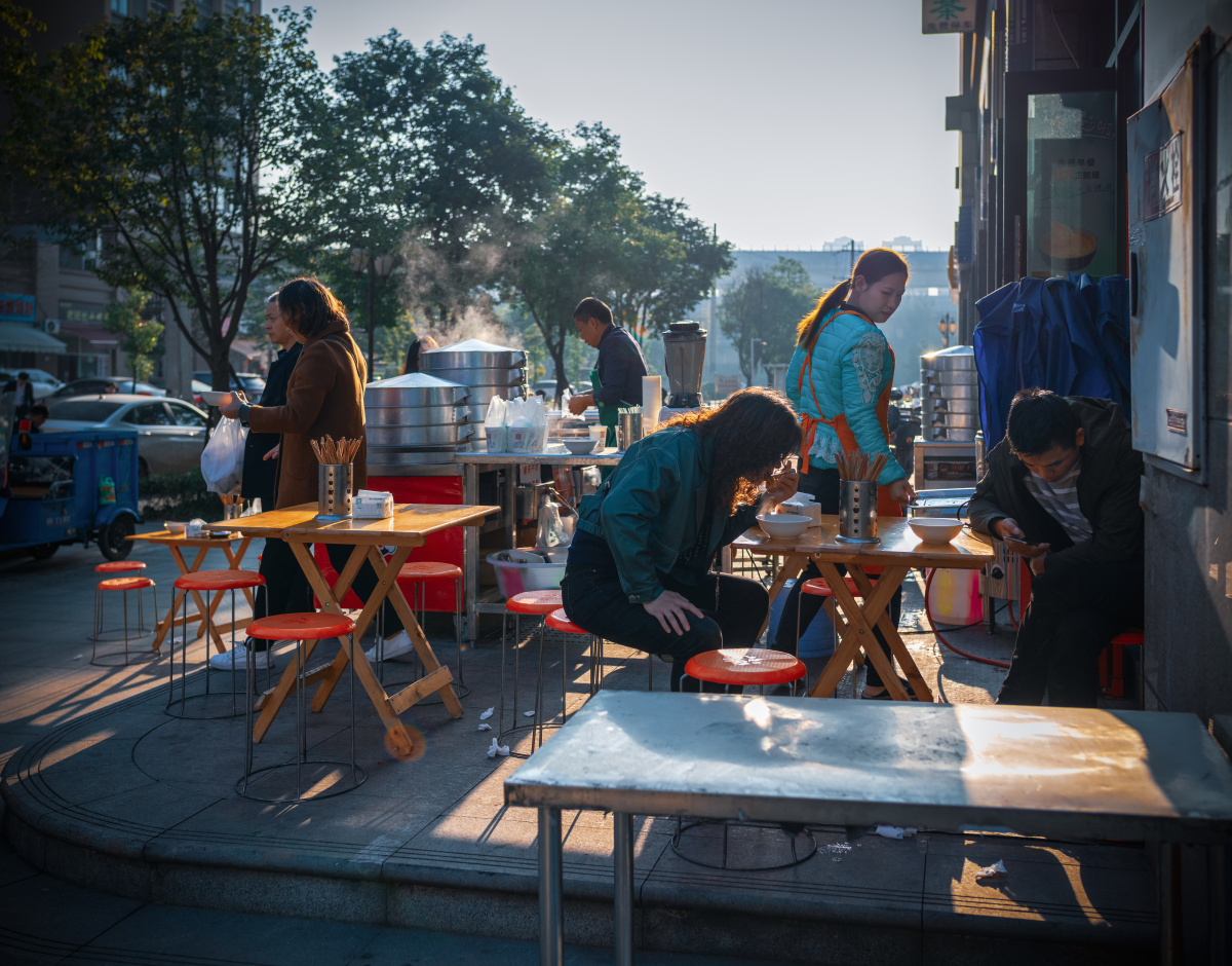 早点摊的烟火气